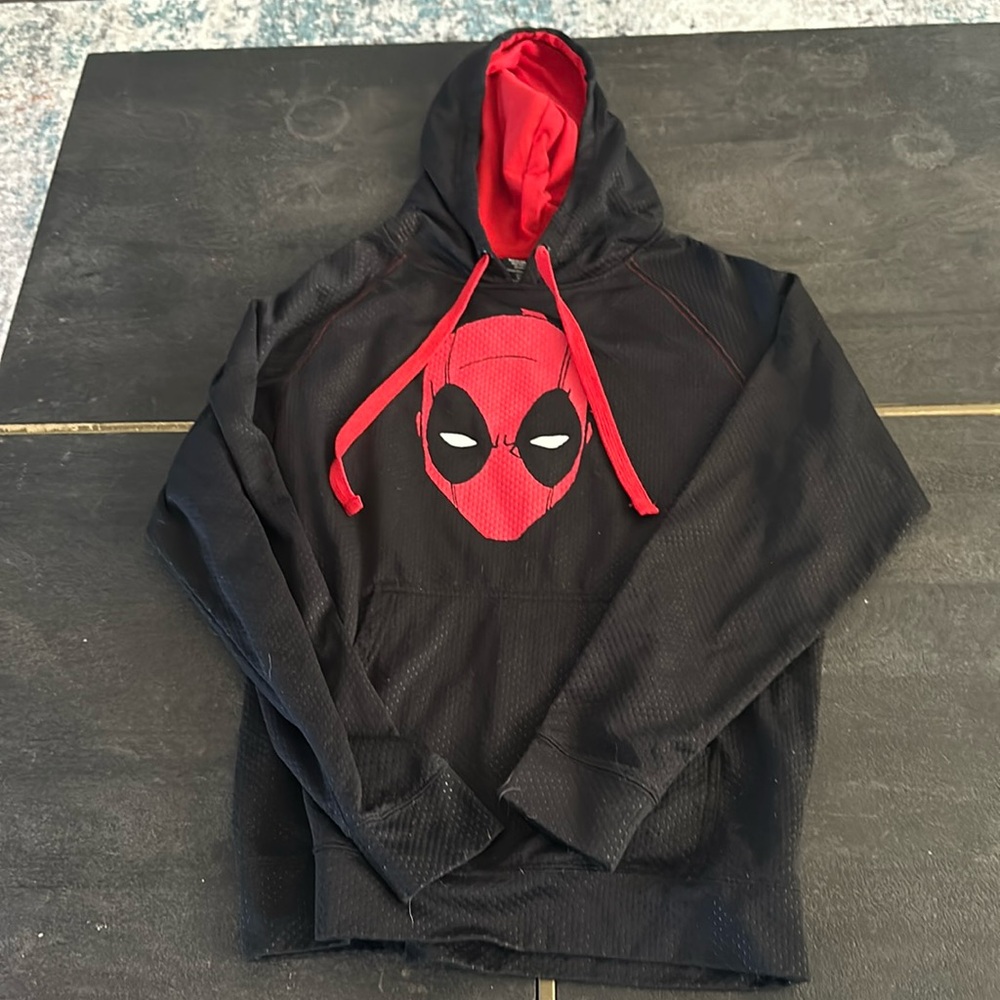 Men’s size Medium Deadpool hoodie